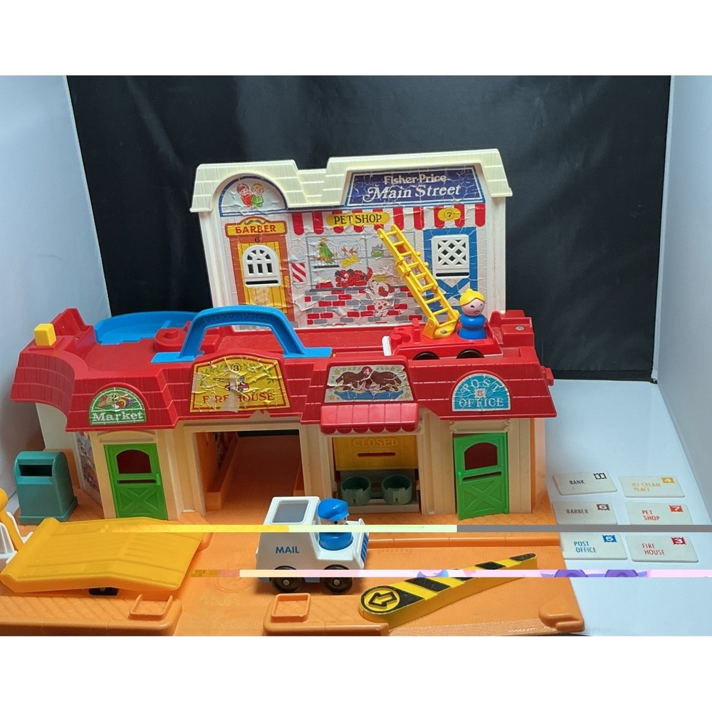 Vintage Fisher Price Little People Main Street‎ #2500 1986 with 6 mail